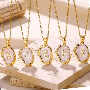 NWT Oceanus The Label Oyster Shell Initial Necklace-E